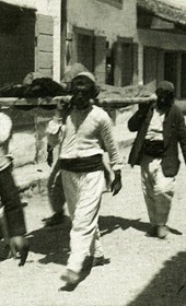MSG076: Durrës: Transporting a body on a stretcher, June 1914 (Marquis di San Giuliano Photo Collection).