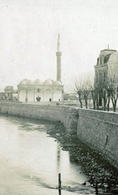 Skopje, Macedonia. “The Vardar quay and the Burmali Mosque.” The Burmali Mosque, built in 1494, was torned down in 1925 by the Serbian authorities and replaced with a Yugoslav army officer’s club which was destroyed in turn in the 1963 earthquake. Sultan Abdul Hamid Photo Collection, Istanbul University Library, No. 90623-0072