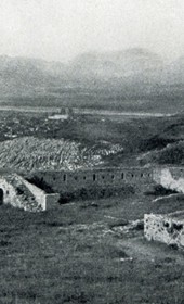 HAB06: “The fortress of Shkodra, with the town in the distance” (Photo: Hugo Bernatzik, 1929).