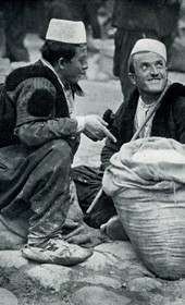 HAB26: “Bartering at the corn market in Tirana” (Photo: Hugo Bernatzik, 1929).