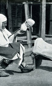 HAB50: “Albanian emigrant woman from Kosovo, spinning wool and rocking a cradle with her foot at the same time (Photo: Hugo Bernatzik, 1929).