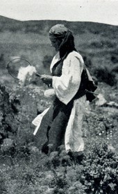 HAB54: “Peasant woman spinning wool in the Mokra Mountains near Lake Ohrid” (Photo: Hugo Bernatzik, 1929).