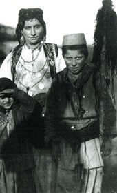 “Woman with two children bedecked with strings of trinkets, characteristic of the attire of women in Mirditë” (Photo: Carleton Coon 1929).