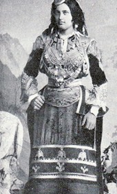 AD054: "Highland woman of Hoti" (Photo: Alexandre Degrand, 1890s).