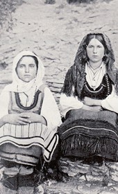 AD251: "Mëri and Prena, the two porters who carried my luggage" (Photo: Alexandre Degrand, 1890s).