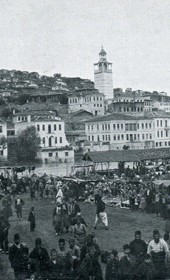 Grothe1902.161: Market square in Köprülü [Veles, Macedonia] on the Vardar River (Photo: Hugo Grothe, 1902).