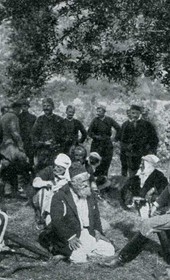 Grothe1912.058: Albanian Highland leaders seated in front of Montenegrin Prince Mirko at a military camp in Koplik north of Shkodra (Photo: Hugo Grothe, 1912).