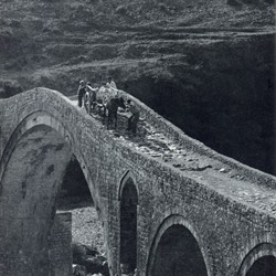 HH033 | The old Mes Bridge near Shkodra (Photo: Harry Hamm 1961).