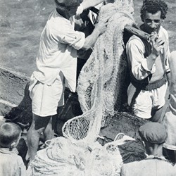 HH049 | Fishermen on Lake Shkodra (Photo: Harry Hamm 1961).