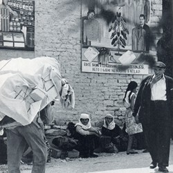 HH168b | Street scene in Gjirokastra (Photo: Harry Hamm 1961).