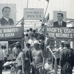 HH169a | Communist propaganda at a snack bar on the beach in Durrës (Photo: Harry Hamm 1961).