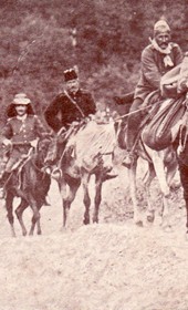 Jäckh001: Trekking through the mountains of Albania (Photo: Ernst Jäckh, ca. 1910).
