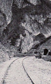 Jäckh033: "The tunnel near Kaçanik where the Albanians cut off Turkish troops" (Photo: Bank Director A. Grohmann, Saloniki, ca. 1910).