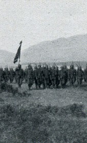 Jäckh035: “Reservists from Samsun, led by their commander, on the plain of Ferizaj” (Photo: Ernst Jäckh, ca. 1910).