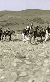 Jäckh071: "Turkish convoy with Albanian prisoners showing them the way" (Photo: Ernst Jäckh, ca. 1910. Courtesy of Rare Books and Manuscript Library, Columbia University, New York, 130114-0036).