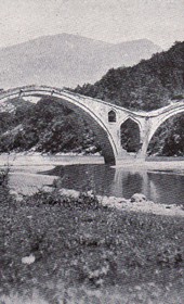 Jäckh073: "The Vizier’s Bridge over the Drin River, constructed in the 15th century under Venetian influence" (Photo: Ernst Jäckh, ca. 1910).
