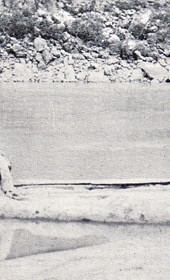 Jäckh076: "An Albanian canoe (double dugout) on the Drin River" (Photo: Ernst Jäckh, ca. 1910).