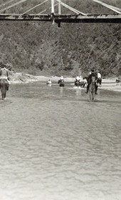 Jäckh135: “Crossing the rivers in the mountains of Mirdita” (Photo: Ernst Jäckh, ca. 1910. Courtesy of Rare Books and Manuscript Library, Columbia University, New York, 130114-0017).