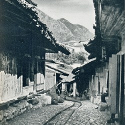 WKL1942_009a | The main street of the bazaar in Kruja (Photo 1941-1942).