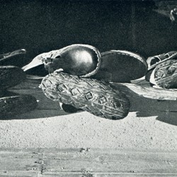 WKL1942_033b | Opanka sandals made of old car tires (Photo 1941-1942).