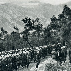 WKL1942_128a | Italian Viceroy Francesco Jacomoni di San Savino speaking to Albanian legionaries (Photo 1941-1942).