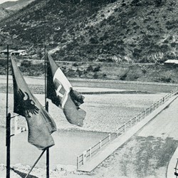 WKL1942_128b | Albanian and Italian flags together at a bridge (Photo 1941-1942).