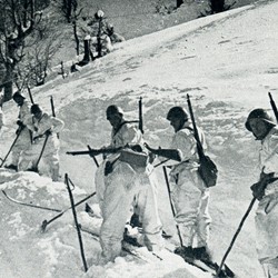 WKL1942_144b | An armed ski patrol in the mountains of Albania (Photo 1941-1942).