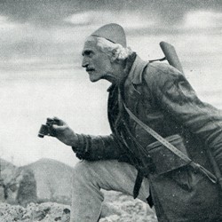 WKL1942_145a | Albanian irregular observing Greek troop movements (Photo 1941-1942).