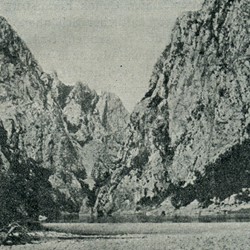 EL1909.005: "Bottom of the gorge of the Drin River where the Shala River flows into it" (Photo: Erich Liebert, 1909).