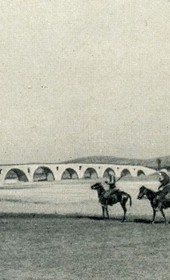 GLJ072B: "From Gjakova to Prizren: bridge of the Erenik River" (Photo: Gabriel Louis-Jaray, 1909).