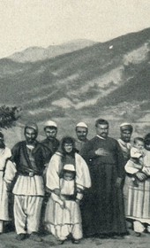 GLJ132A: "From Kukës to Orosh: the priest of Bisak and the people of the vicarage" (Photo: Gabriel Louis-Jaray, 1909).
