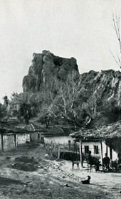 EVL052: View of Petrela, south of Tirana (Photo: Erich von Luckwald, ca. 1936).