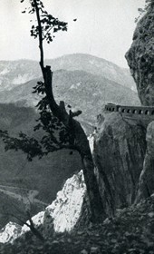 EVL058: New mountain road over the Qafa e Shtamës pass from Kruja to Burrel in the Mat district (Photo: Erich von Luckwald, ca. 1936).