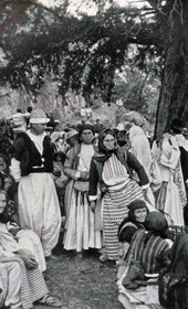 EVL070: Pilgrims on their way to the sanctuary of Saint Anthony [Shën Ndou] in Laç (Photo: Erich von Luckwald, ca. 1936).