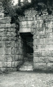 EVL096: The lake gate in the ancient walls of Butrint (Photo: Erich von Luckwald, ca. 1936).