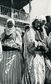 EVL111: Women at the monastery of Shijon near Elbasan (Photo: Erich von Luckwald, ca. 1936).