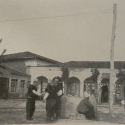 FMG004: A market square in Tirana, Albania (photo: Friedrich Markgraf, 1924-1928).