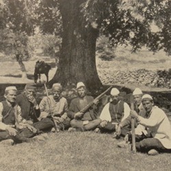 FMG026: Group of men at Shënepremte (Lenias) in the Gramsh region of Albania (photo: Friedrich Markgraf, 1924-1928).