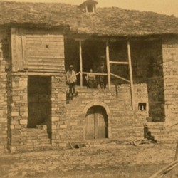 FMG027: Stone house in Shënepremte (Lenias) in the Gramsh region of Albania (photo: Friedrich Markgraf, 1924-1928).