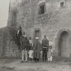 FMG043: The ‘kulla’ of the Alamani (Olomani) family in the Mat region of Albania (photo: Friedrich Markgraf, 1924-1928).