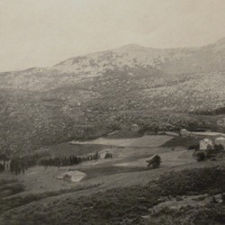 FMG048: The village of Çurkaj (Macukull) on Mount Deja in the Mat region of Albania (photo: Friedrich Markgraf, 1924-1928).