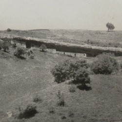 FMG049: Cliffside houses in the village of Sllatina, near the Shkumbin River in the Pogradec region of Albania (photo: Friedrich Markgraf, 1924-1928).