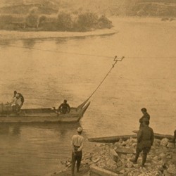 FMG058: A ferry across the Drin River at Kukës, Albania (photo: Friedrich Markgraf, 1924-1928).