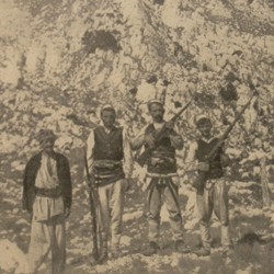 FMG060: Four men of the Shkreli tribe in northern Albania (photo: Friedrich Markgraf, 1924-1928).