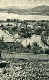 GM005: The Lead Mosque of Shkodra in flooded fields (Photo: Giuseppe Massani, 1940).
