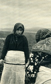 GM014: Woman in mourning, near Shkodra (Photo: Giuseppe Massani, 1940).