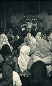 GM016: Catholic women at mass in Shkodra (Photo: Giuseppe Massani, 1940).