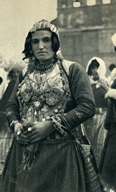 GM018: Woman in the costume of Bërdica near Shkodra (Photo: Giuseppe Massani, 1940).