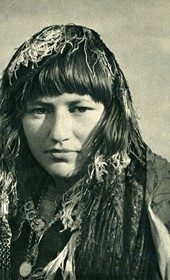GM024: Young woman from Puka (Photo: Giuseppe Massani, 1940).