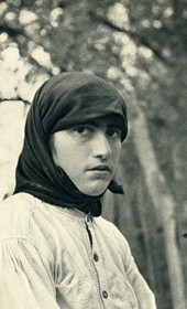 GM028: Young girl in Mirdita (Photo: Giuseppe Massani, 1940).